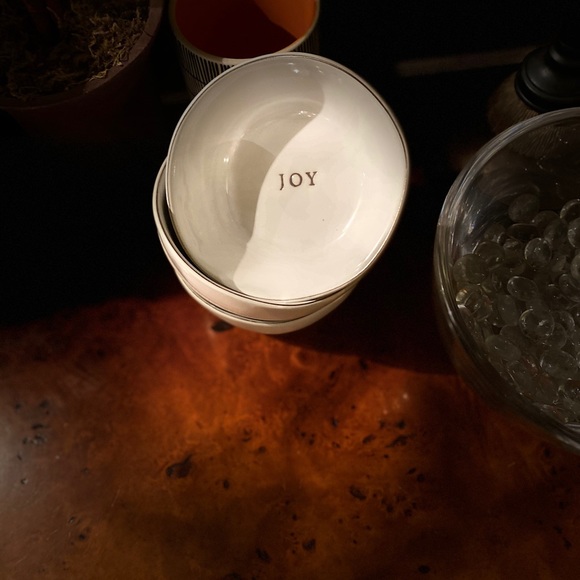 Meet your Posher, Liz - Picture 2 of 7